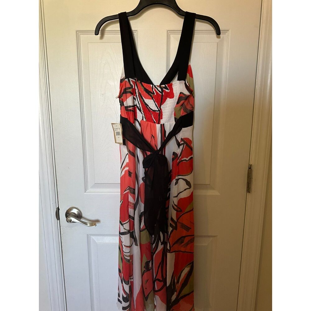 Women’s Sleeveless Floral Dress – Deep V‑Neck, Black Trim, Bold Print Size 8 NWT